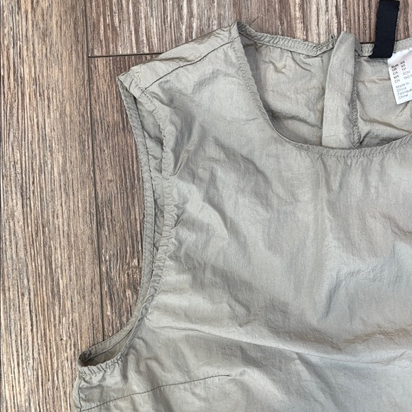 H&M Women’s Size XS Metallic Olive Green Sleeveless Crop Tank Top - Picture 4 of 10